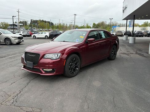 Used 2022 Chrysler 300 Touring L w/ Popular Equipment Group AWD/4WD image 3
