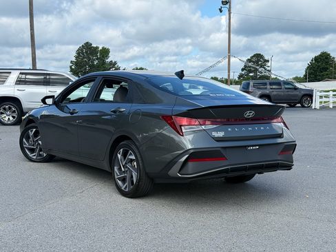 Used 2025 Hyundai Elantra Sport FWD image 5