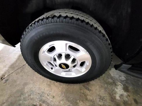 Used 2016 Chevrolet Suburban 3500 LS w/ Driver Alert Package image 20