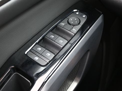 Used 2025 Nissan Pathfinder SL image 25