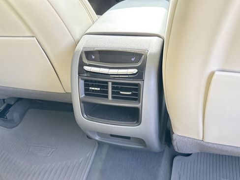 Used 2022 Cadillac XT5 Premium Luxury w/ Technology Package FWD image 18