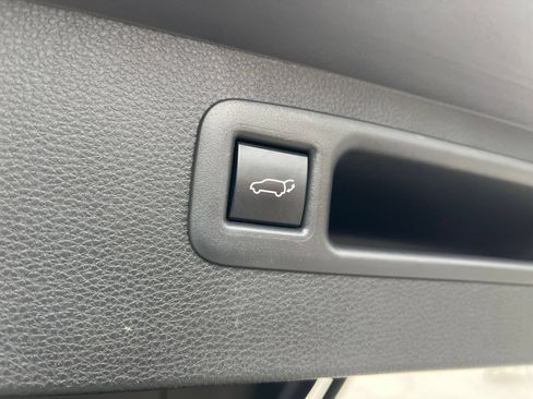 Used 2025 Toyota Highlander XSE AWD/4WD image 19