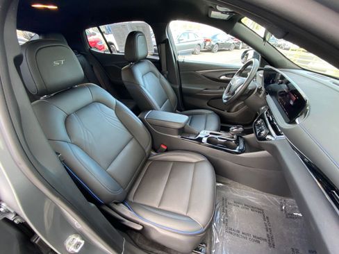 Used 2025 Buick Envista Sport Touring image 27