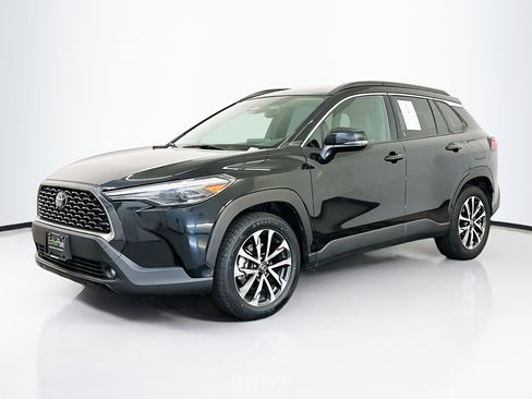 Used 2024 Toyota Corolla Cross XLE image 3