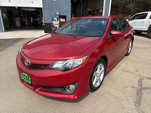 Used 2013 Toyota Camry SE FWD image 1