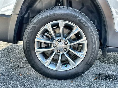 Used 2021 Jeep Cherokee Latitude Lux w/ Sun & Sound Group image 14