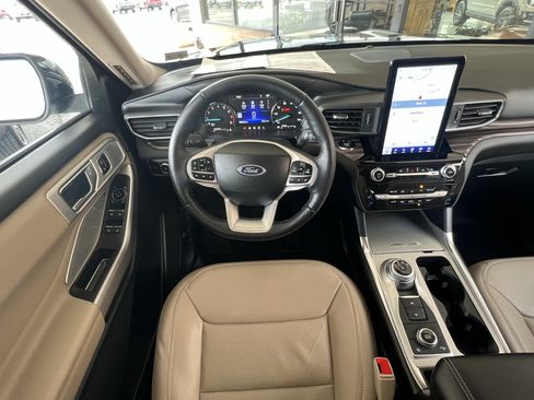 Used 2023 Ford Explorer Limited w/ Limited Technology Package AWD/4WD image 12