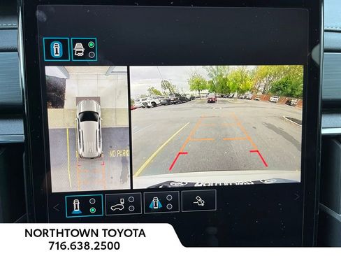 Used 2024 GMC Acadia Elevation image 13