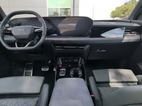 Used 2025 Audi A6 e-tron Premium Plus w/ Premium Plus AWD/4WD image 30