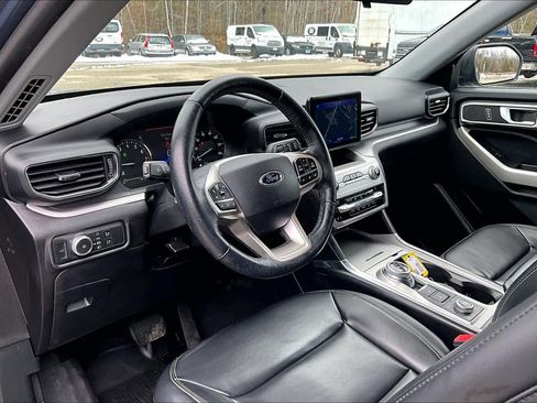 Used 2021 Ford Explorer XLT w/ Equipment Group 202A AWD/4WD image 18