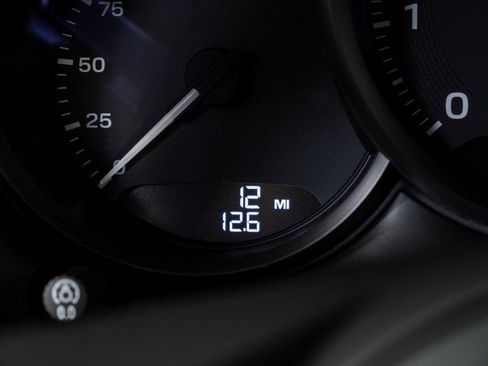 New 2026 Porsche Macan Base image 12