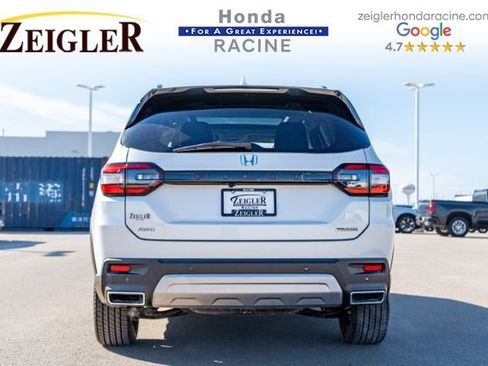 Used 2025 Honda Pilot Touring image 6