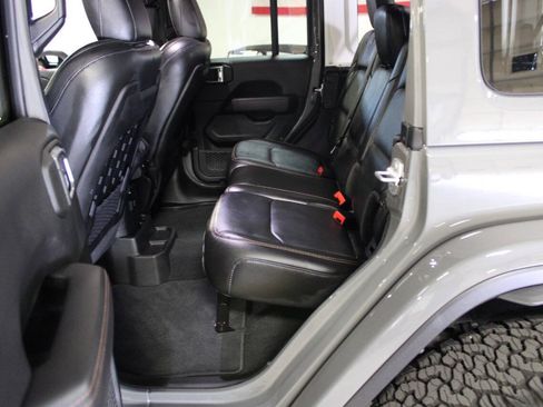 Used 2022 Jeep Wrangler Unlimited Rubicon w/ Xtreme Recon 35" Tire Package AWD/4WD image 32