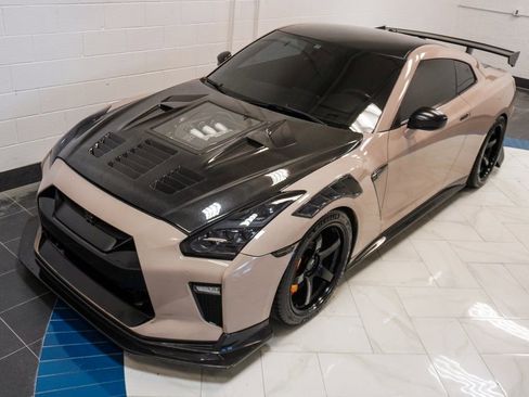 Used 2017 Nissan GT-R Premium AWD/4WD image 16