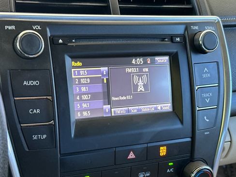 Used 2017 Toyota Camry LE FWD image 19
