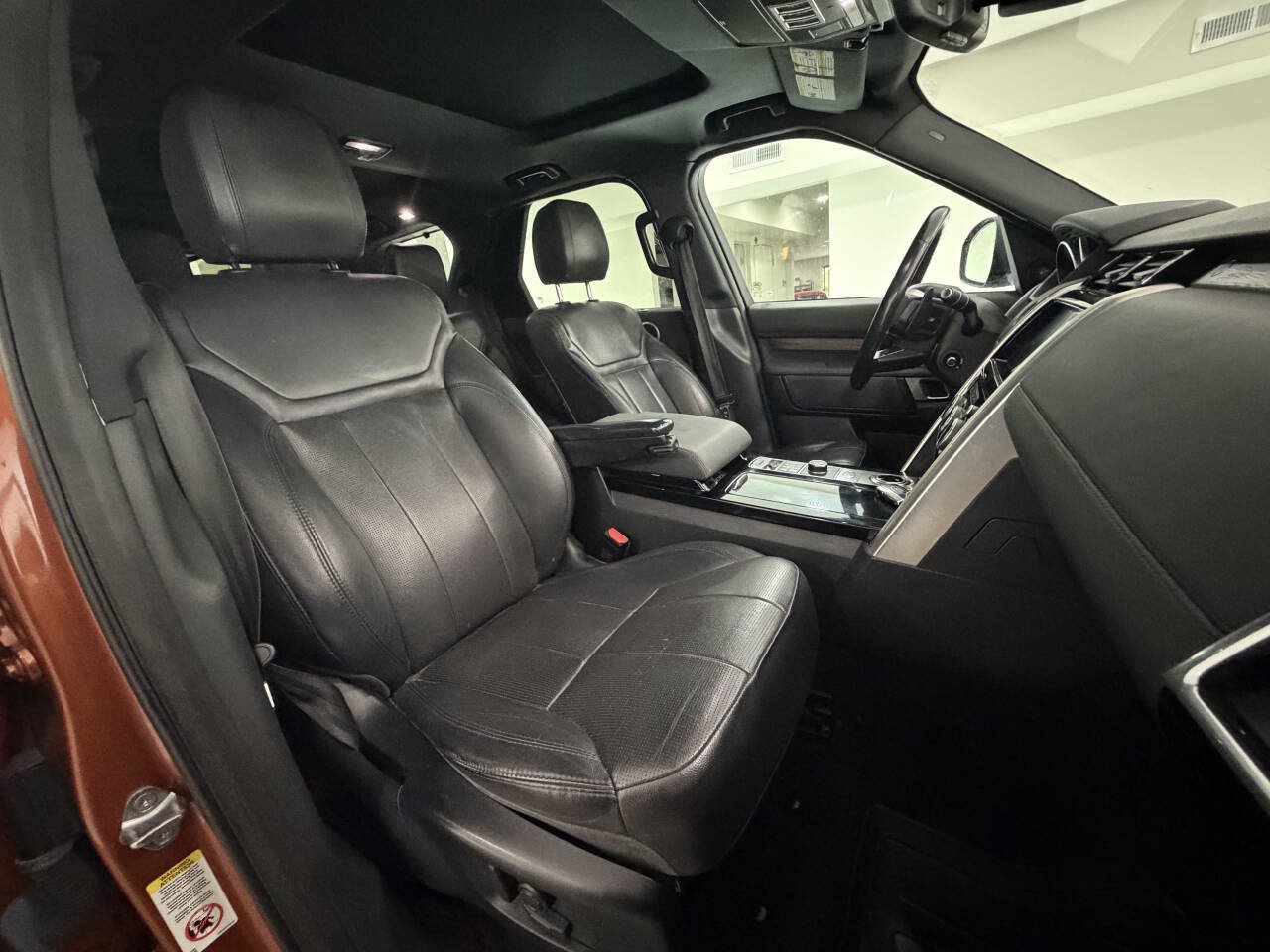 Used 2017 Land Rover Discovery HSE AWD/4WD image 14