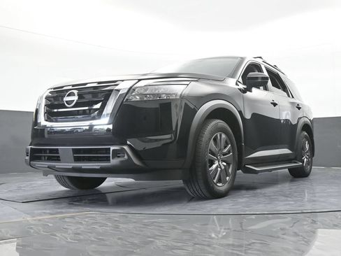 Used 2024 Nissan Pathfinder SV FWD image 59