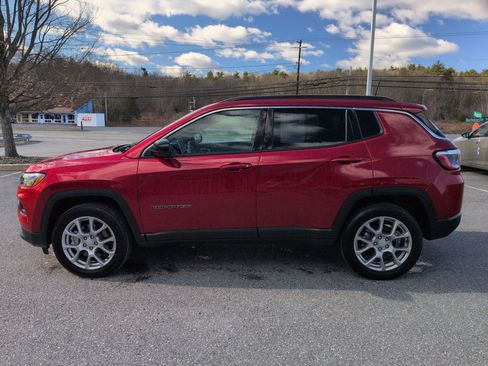 Used 2024 Jeep Compass Latitude image 8