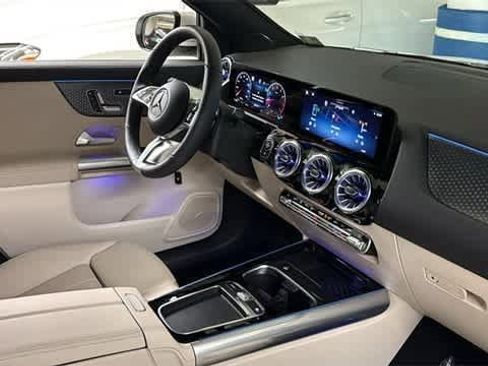 Used 2025 Mercedes-Benz GLA 250 4MATIC image 34