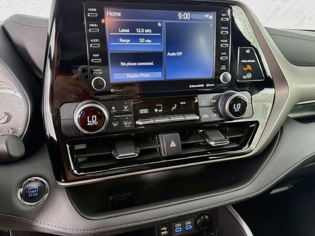 Used 2022 Toyota Highlander LE FWD image 19