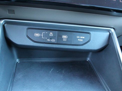 Certified 2025 Kia Carnival image 24