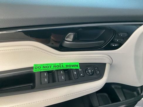 New 2026 Honda Odyssey Touring image 6