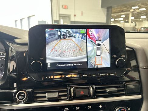 Certified 2024 Nissan Pathfinder SL image 17