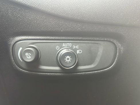 Used 2019 Chevrolet Equinox LT image 13