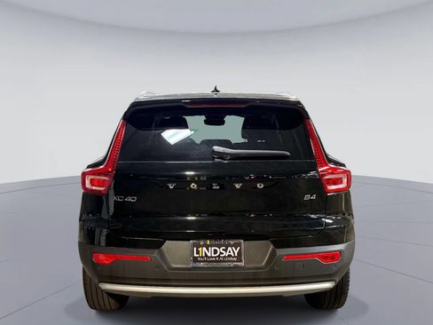 Used 2023 Volvo XC40 B4 Plus FWD image 11