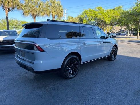 Used 2025 Lincoln Navigator L Reserve w/ Jet Appearance Package image 8