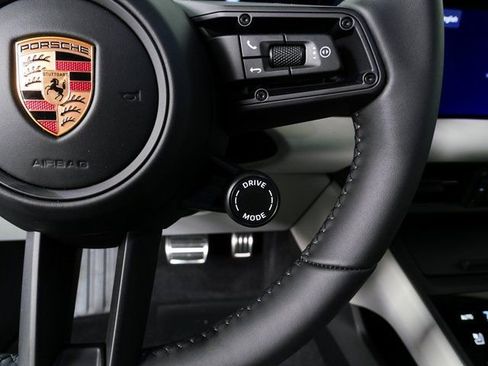 New 2026 Porsche Macan 4S Electric image 11