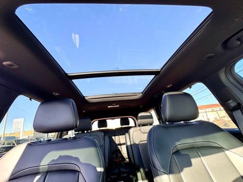 New 2025 Jeep Grand Cherokee L Limited w/ Luxury Tech Group II RWD image 18