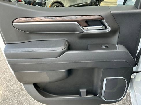 Used 2025 GMC Sierra 1500 SLT image 25