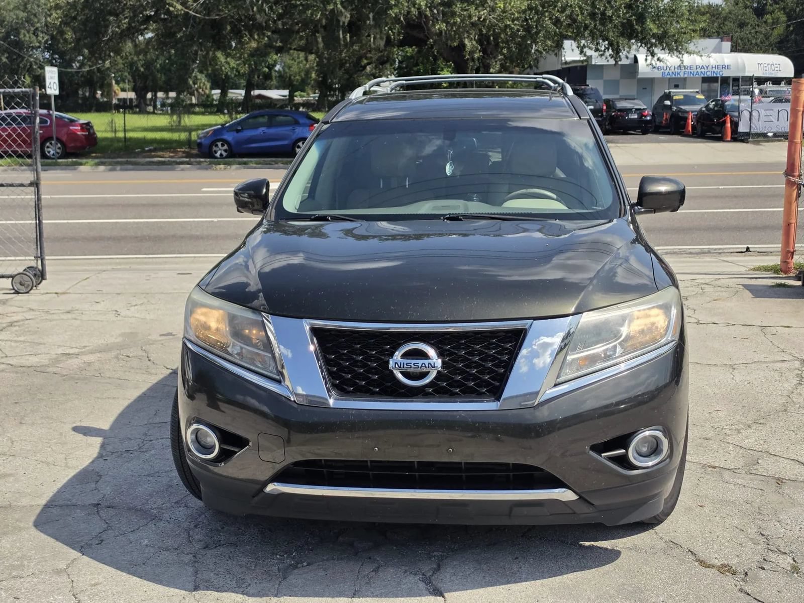 Used 2015 Nissan Pathfinder Platinum w/ Family Entertainment Package FWD image 3