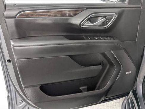 Used 2022 Chevrolet Suburban LT RWD image 13