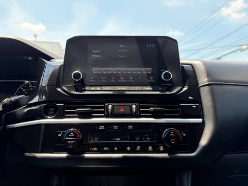 Used 2025 Nissan Pathfinder SV FWD image 17