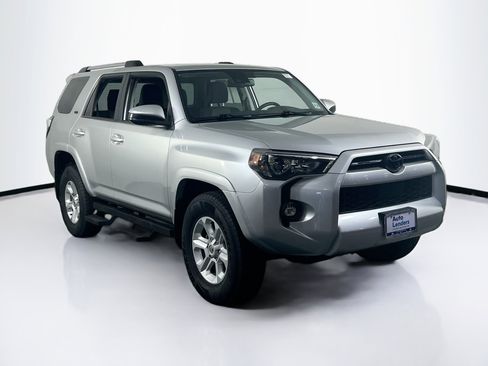 Used 2022 Toyota 4Runner SR5 image 3