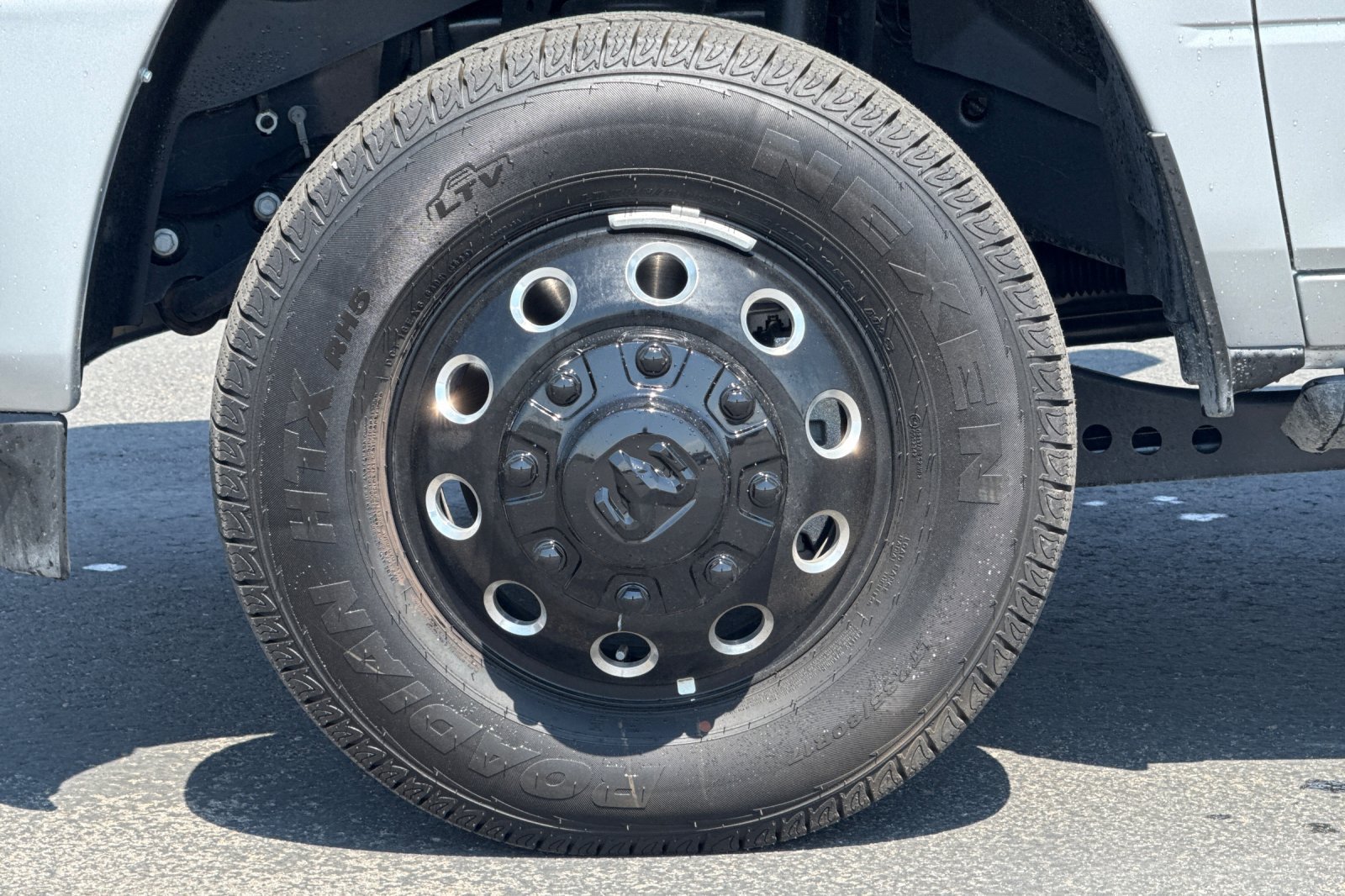New 2026 RAM 3500 Laramie AWD/4WD image 9