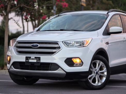 Used 2018 Ford Escape SE FWD image 45