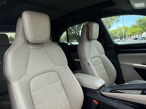 Used 2025 Porsche Macan Electric RWD image 27