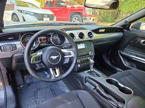 Used 2019 Ford Mustang GT RWD image 9