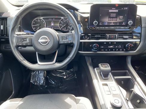 Used 2025 Nissan Pathfinder SV AWD/4WD image 10