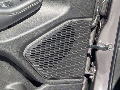 New 2025 Jeep Grand Cherokee L Laredo image 12