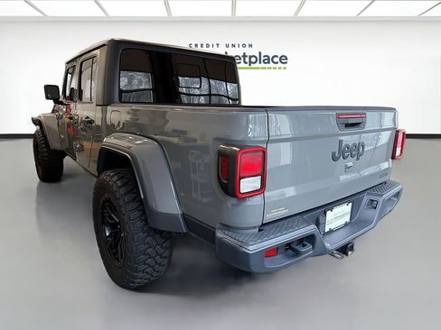 Used 2021 Jeep Gladiator Sport image 4