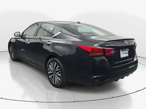 Used 2024 Nissan Altima 2.5 SV image 5