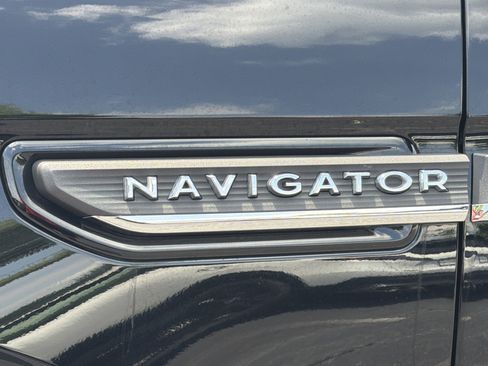 Used 2024 Lincoln Navigator Reserve AWD/4WD image 32