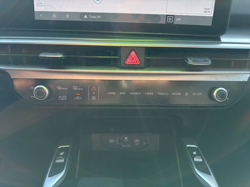 Used 2024 Kia Sorento S FWD image 21