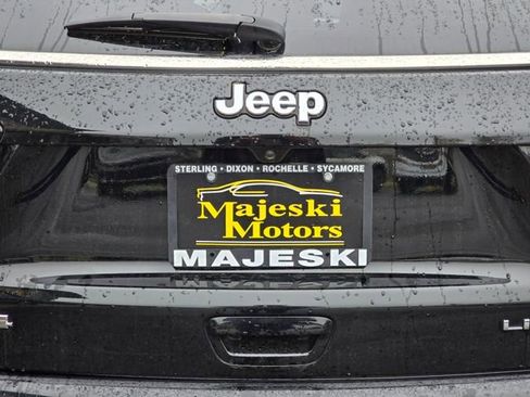 Used 2022 Jeep Compass Limited image 13