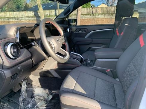 Used 2024 Chevrolet Colorado Z71 w/ Z71 Convenience Package 2 image 11