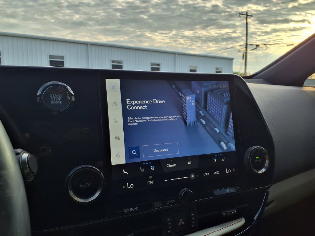 Used 2024 Lexus NX 250 FWD w/ Towing Package (2000 Lbs) image 4